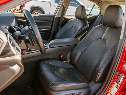 Used 2018 Toyota Camry XSE image 13