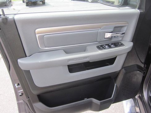 Used 2017 RAM 1500 Classic SLT RWD image 11