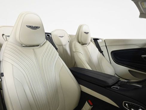 Used 2022 Aston Martin DB11 Volante image 16