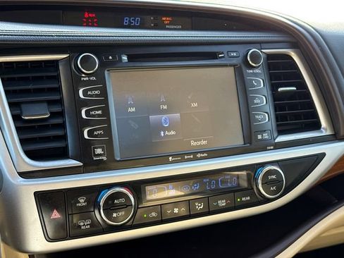 Used 2017 Toyota Highlander Limited FWD image 26