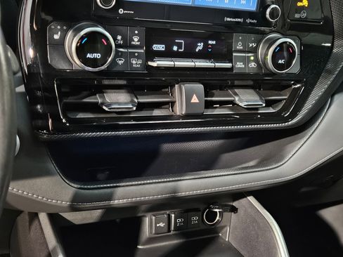 Used 2021 Toyota Highlander XSE FWD image 32