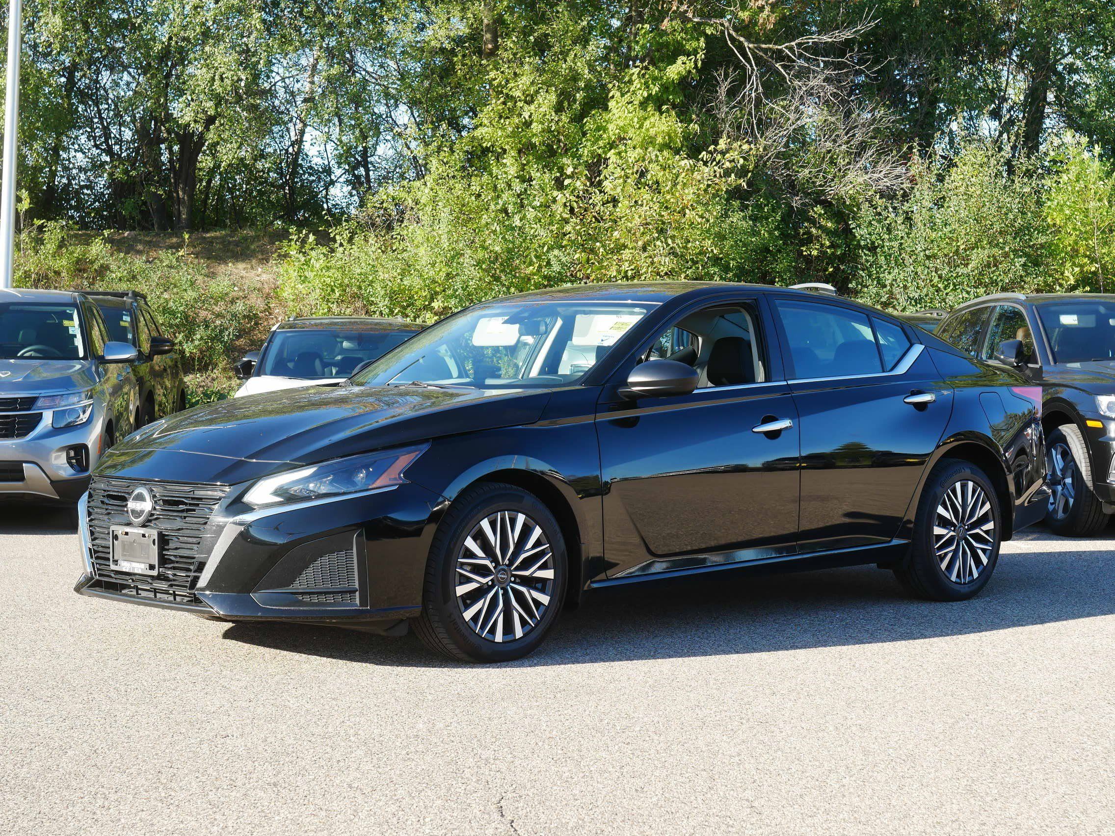 Certified 2024 Nissan Altima 2.5 SV AWD/4WD image 3