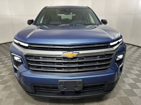Used 2025 Chevrolet Traverse LT image 8