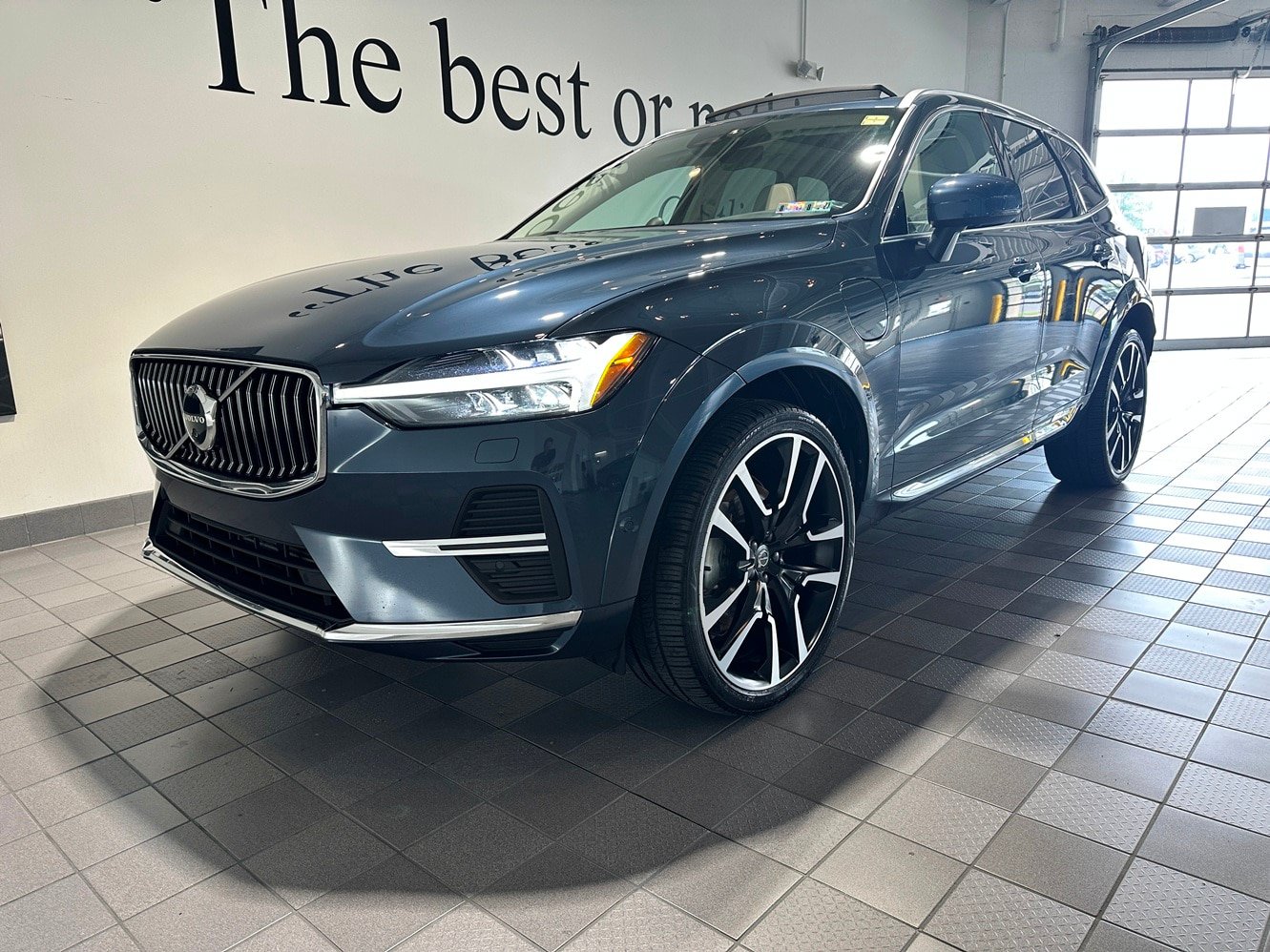 Used 2023 Volvo XC60 T8 Ultimate AWD/4WD image 8