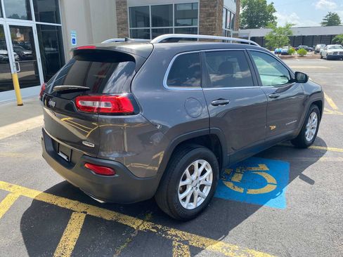 Used 2016 Jeep Cherokee Latitude w/ Comfort/Convenience Group AWD/4WD image 4
