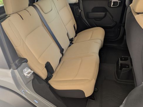 Used 2023 Jeep Wrangler Unlimited Sport AWD/4WD image 19