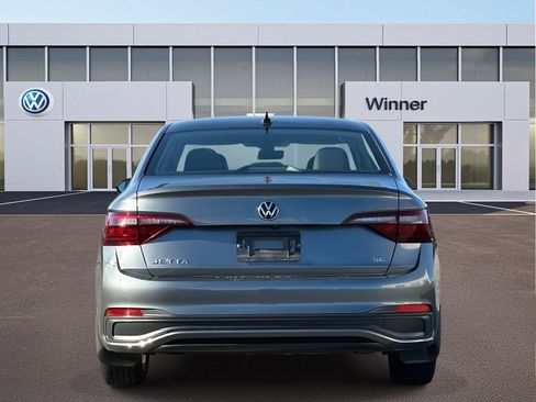 Used 2024 Volkswagen Jetta SE w/ Panoramic Sunroof Package image 2