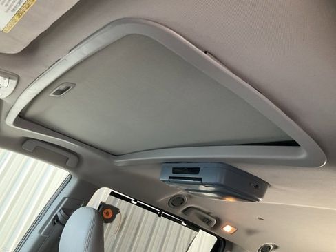 Used 2017 Toyota Sienna XLE image 6