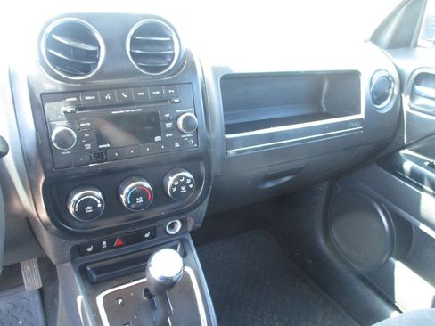 Used 2016 Jeep Patriot Latitude image 12