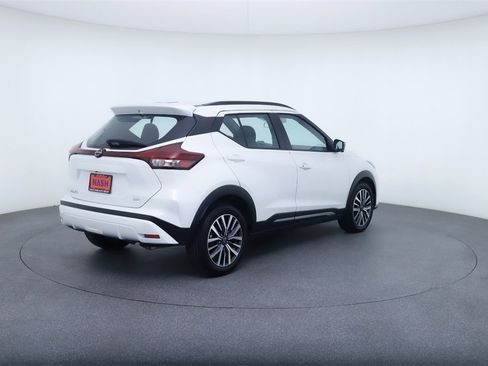 Used 2024 Nissan Kicks SR image 7