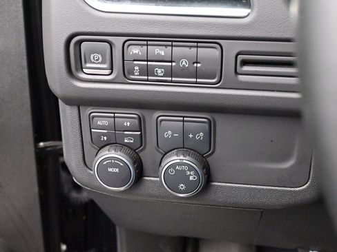 Used 2024 Chevrolet Suburban RST w/ Luxury Package AWD/4WD image 23