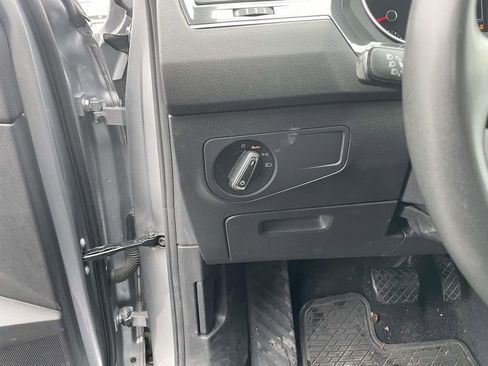 Used 2021 Volkswagen Tiguan SE w/ Panoramic Sunroof Package image 32