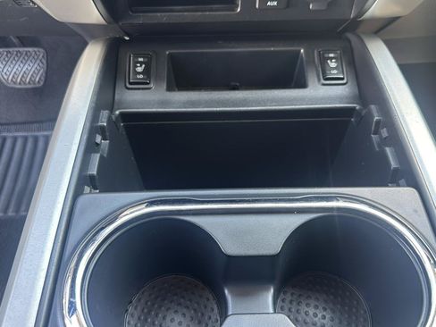 Used 2017 Nissan Titan SL RWD image 22