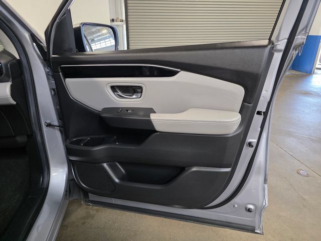 Used 2024 Honda Pilot Touring image 13