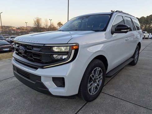 Used 2025 Ford Expedition Active image 3