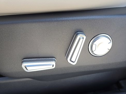 New 2026 Lincoln Nautilus Premier image 16