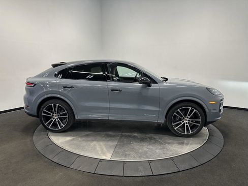 Certified 2025 Porsche Cayenne Coupe image 12