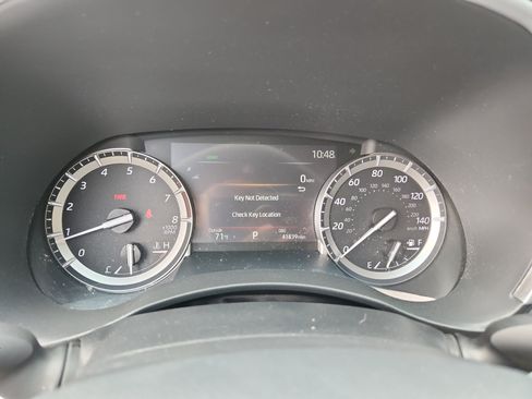 Used 2022 Toyota Highlander XLE AWD/4WD image 10