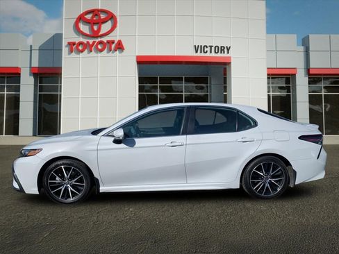 Used 2023 Toyota Camry SE w/ Convenience Package FWD image 6
