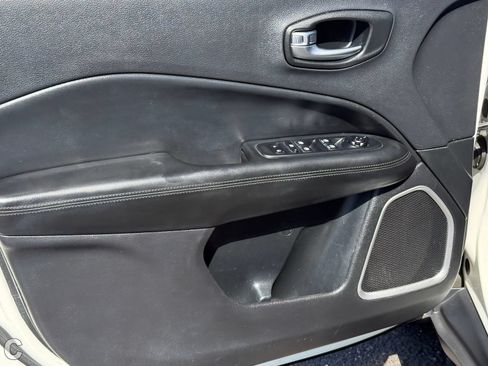 Used 2020 Jeep Compass Latitude FWD image 16