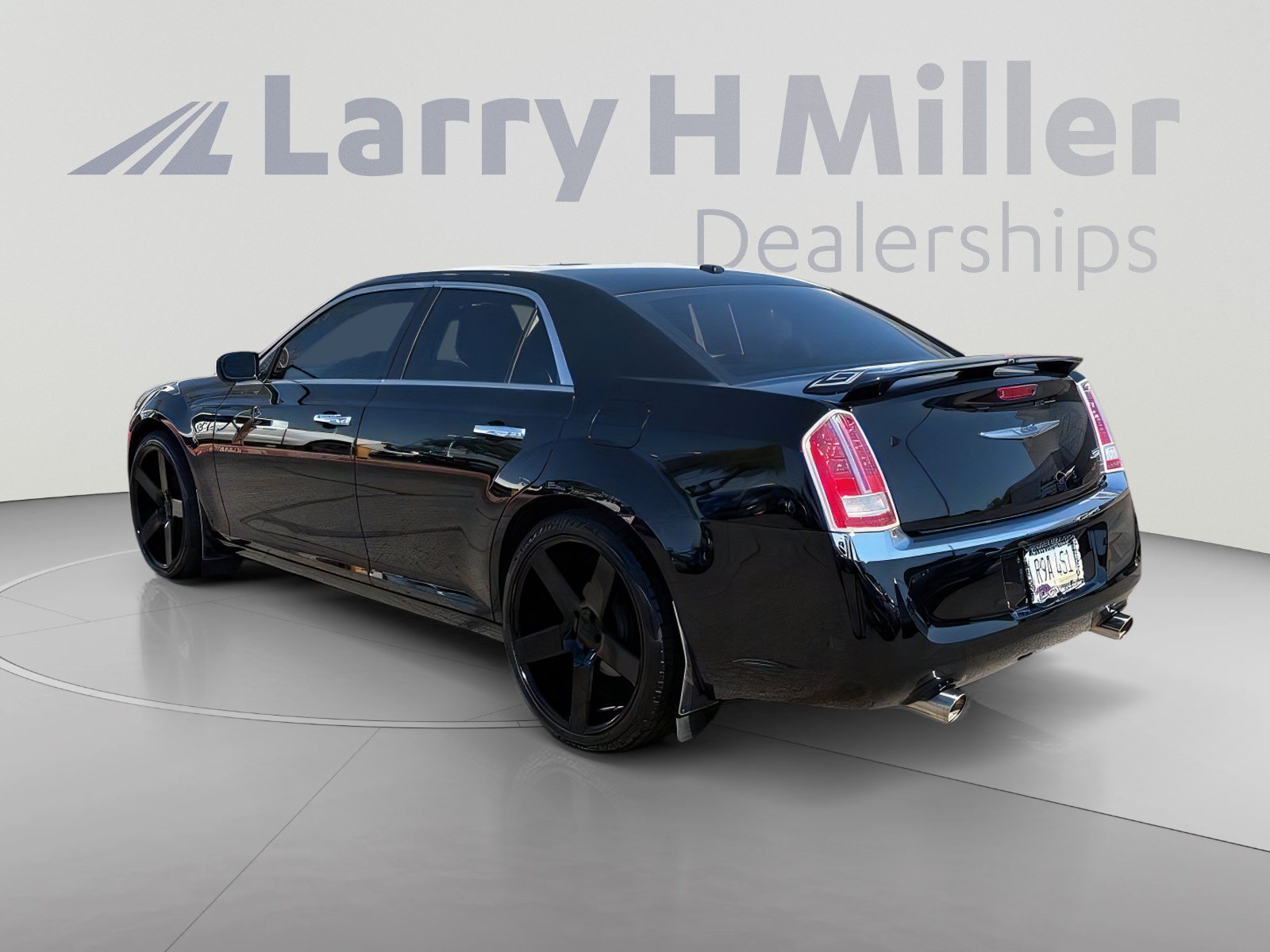 Used 2011 Chrysler 300 C RWD image 4