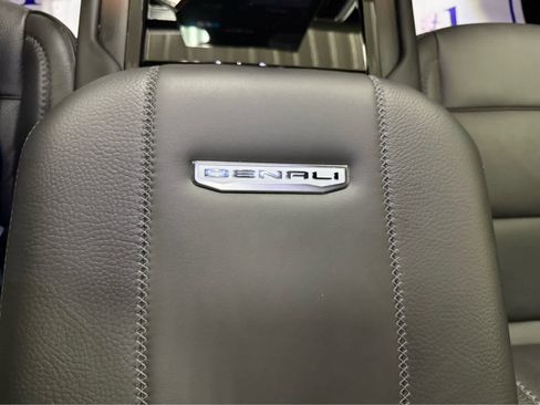 Used 2025 GMC Yukon Denali w/ Sun & Power Step Package image 28