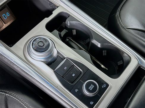 Used 2023 Ford Explorer XLT w/ Equipment Group 202A image 16