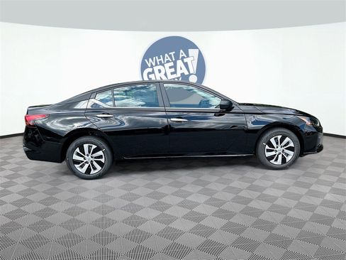 Used 2025 Nissan Altima 2.5 S image 9