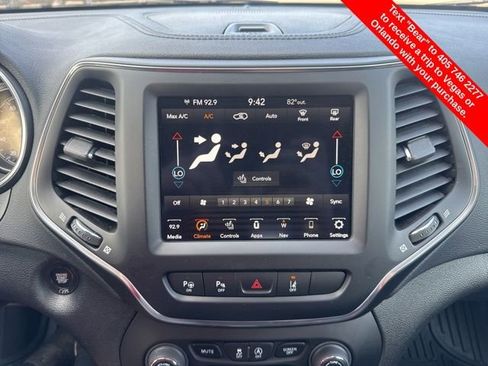 Used 2023 Jeep Cherokee Altitude Lux image 22