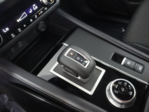 Used 2024 Mitsubishi Outlander ES image 30