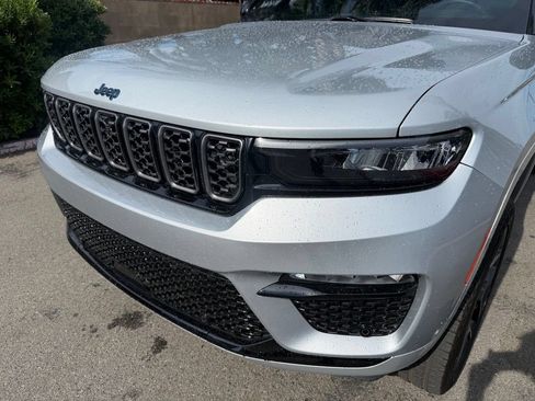 Used 2023 Jeep Grand Cherokee Summit w/ Advanced Protech Group IV AWD/4WD image 6