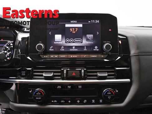 Used 2025 Nissan Pathfinder SV FWD image 12