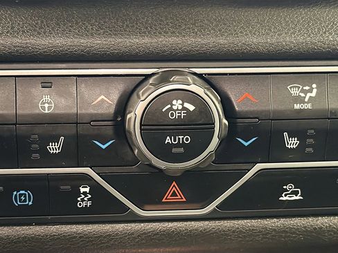 Used 2024 Jeep Wrangler Unlimited image 21