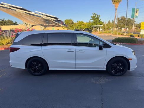 Used 2023 Honda Odyssey Sport image 7