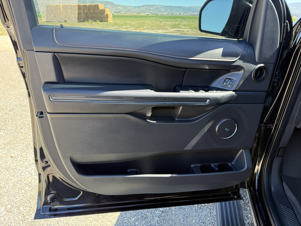 Used 2024 Ford Expedition Limited AWD/4WD image 13