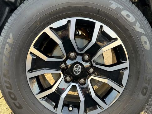 Used 2023 Toyota Tacoma 4x4 Double Cab image 11