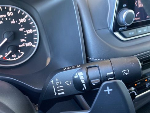 Certified 2025 Nissan Rogue S FWD image 32