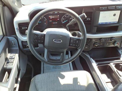 Used 2023 Ford F450 XLT AWD/4WD image 3
