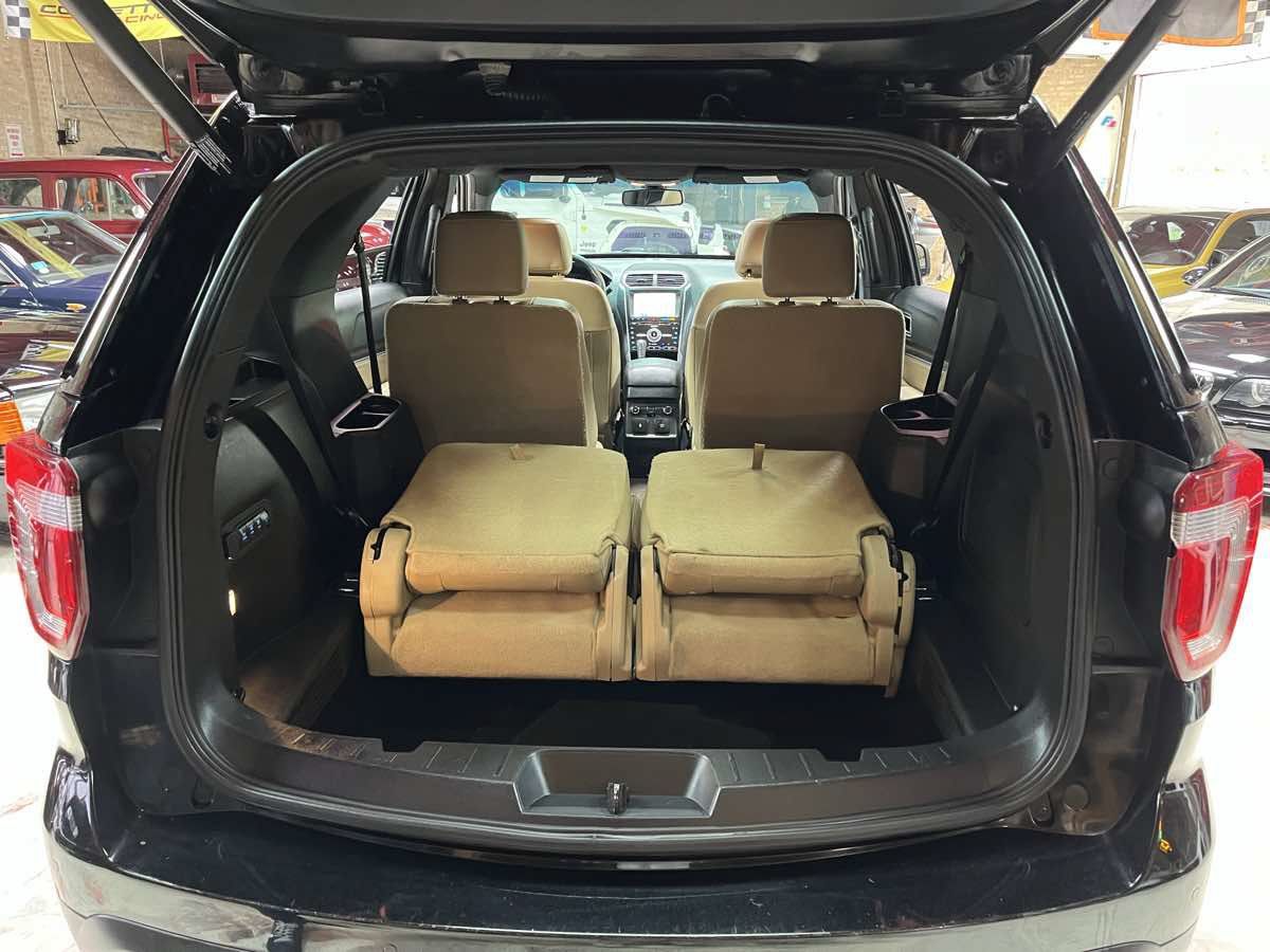 Used 2017 Ford Explorer Limited w/ Equipment Group 303A AWD/4WD image 33