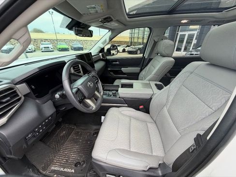 Used 2023 Toyota Sequoia Limited image 6