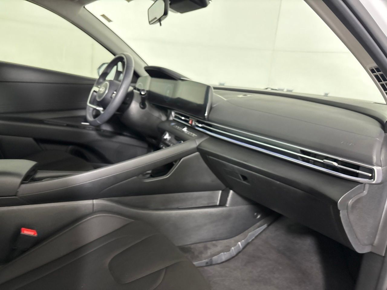 Used 2025 Hyundai Elantra SEL FWD image 32