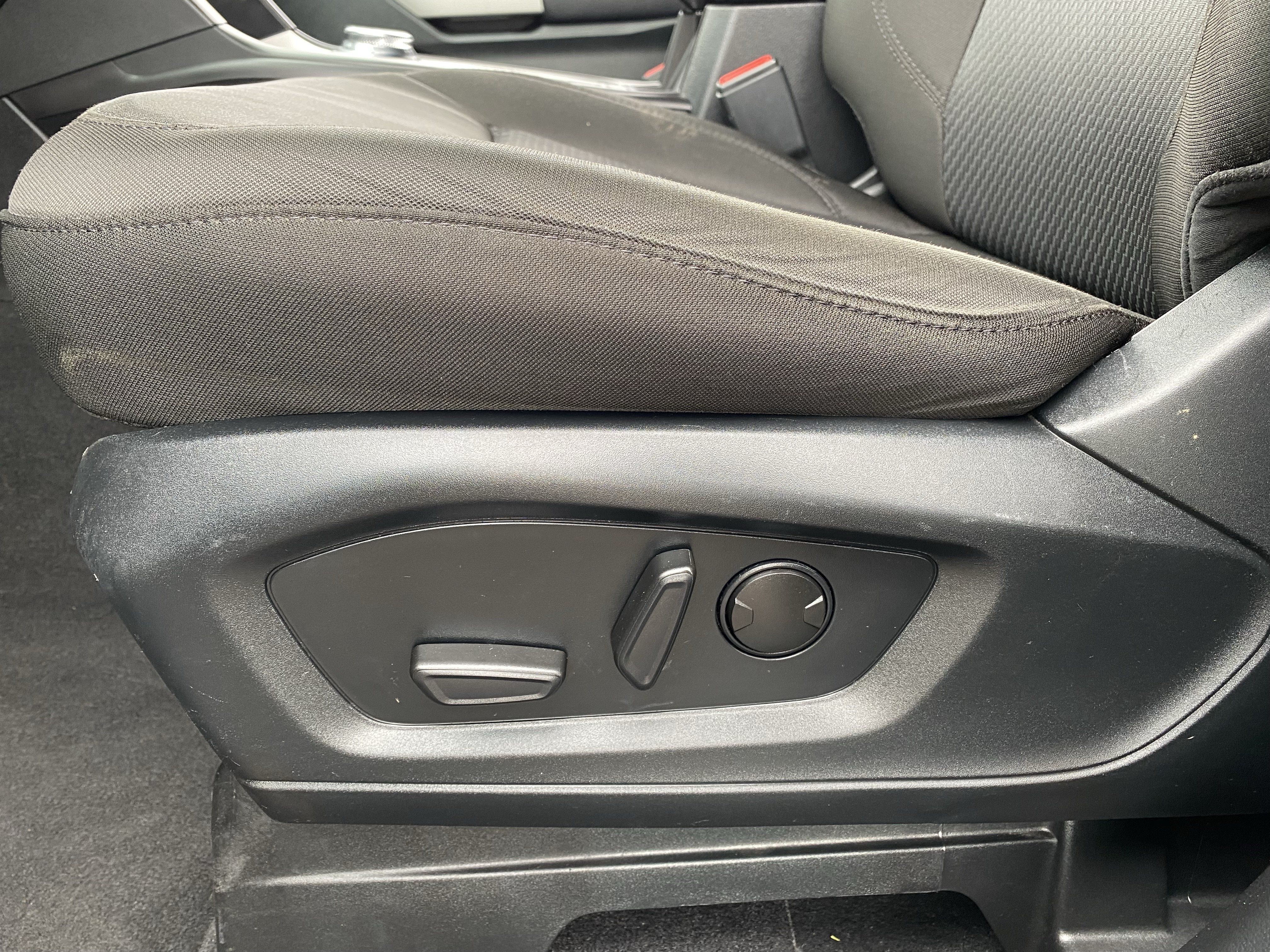 Used 2024 Ford Explorer XLT RWD image 23