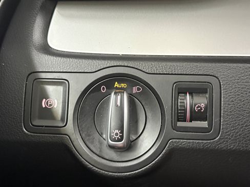Used 2011 Volkswagen CC Sport FWD image 15