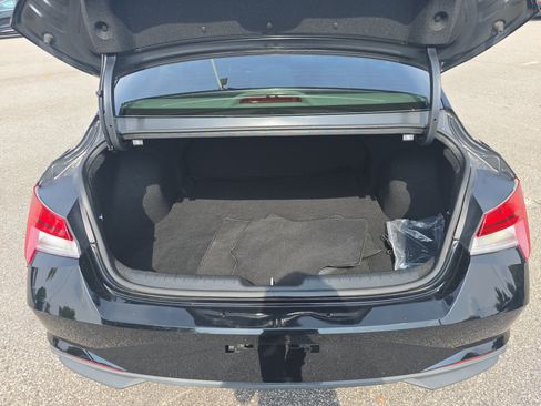 Used 2022 Hyundai Elantra Blue FWD image 12
