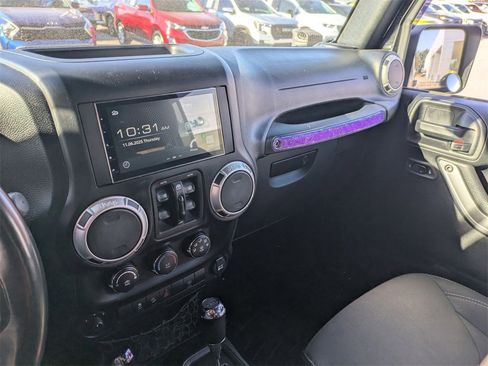 Used 2017 Jeep Wrangler Unlimited Sahara w/ Connectivity Group image 21