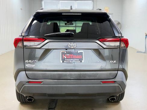 Used 2019 Toyota RAV4 XLE Premium FWD image 6