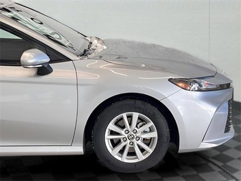 Used 2025 Toyota Camry LE image 7