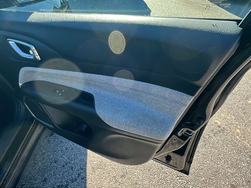 Used 2024 Jeep Compass Latitude image 18