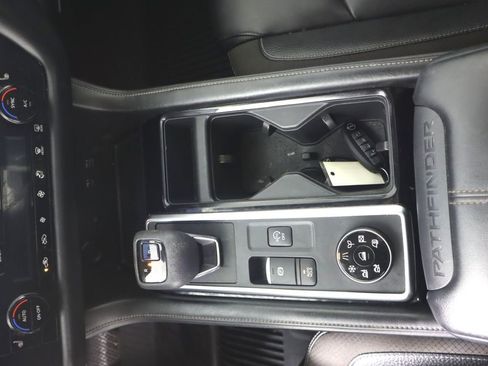 Used 2022 Nissan Pathfinder SL w/ SL Premium Package image 16