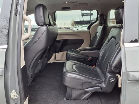 Used 2022 Chrysler Pacifica Touring-L image 27